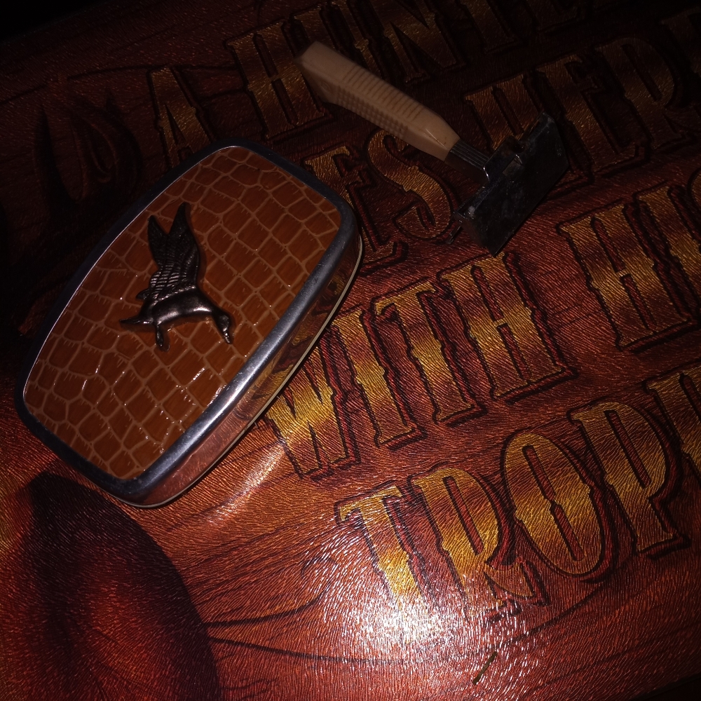 Antique Razer and I guess mens brush - Picture 1 of 3
